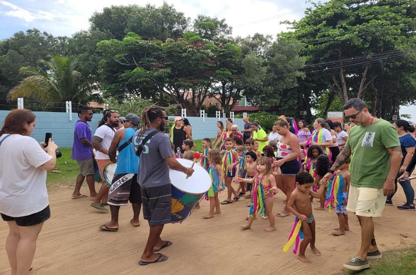 Crianças do CMEI Vovó Ritinha revivem carnaval de Manguinhos