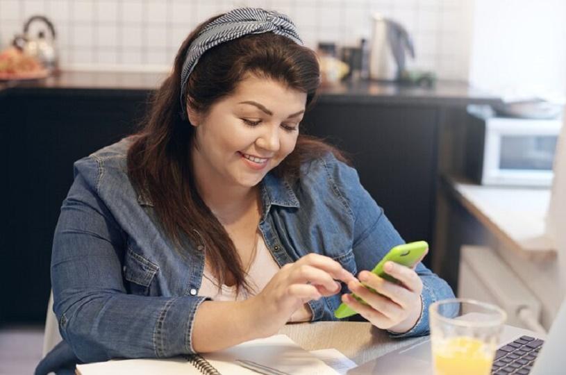 Casa da Rosa oferece curso para mulheres sobre uso de celulares e aplicativos